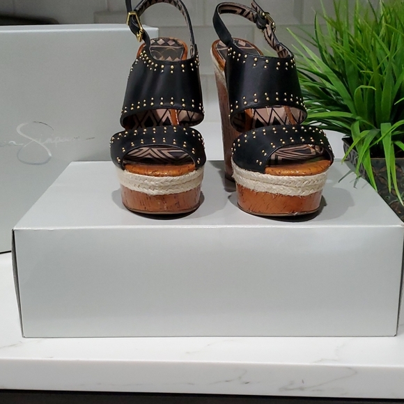 Jessica Simpson Women's Leather Wedges Size 7.5M - Picture 1 of 6